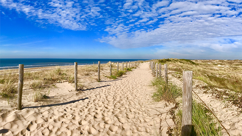 Strandpromenad i Egmond ann see